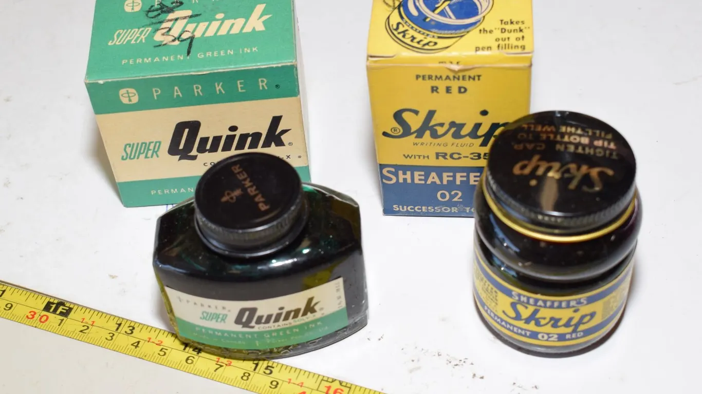 Red & Green Fountain Pen Ink w/ Original Box