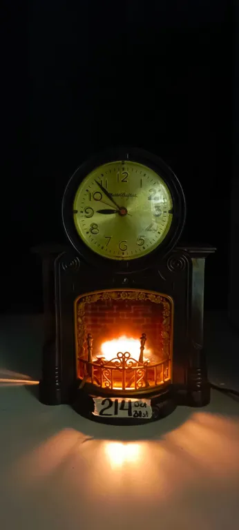 Master Crafters Fireplace Novelty Clock (Runs & Works, needs Oiling)