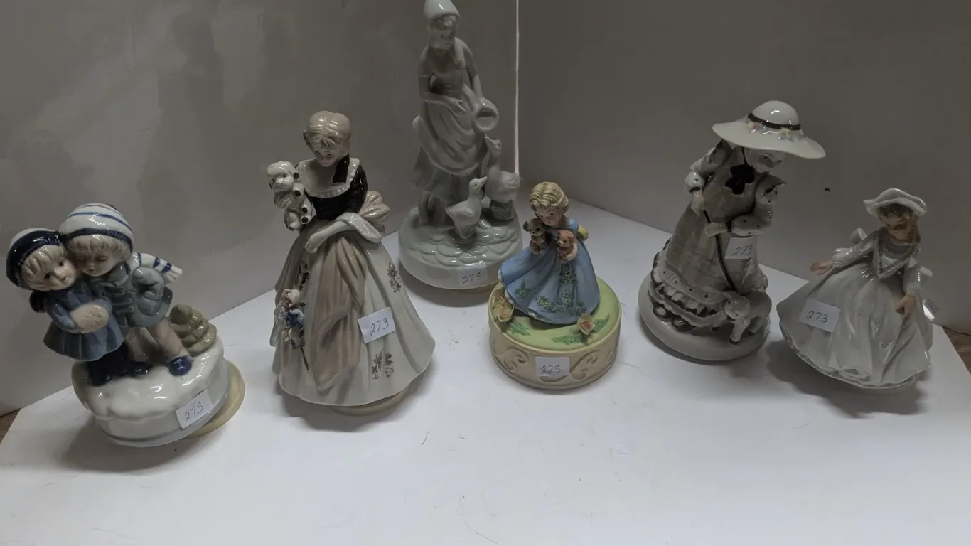 (6) Musical Figurines