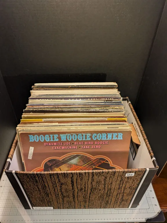 About 75+ records. Various artists and genres. Including Emmylou Harris, Toto, Pointer Sisters, Clas