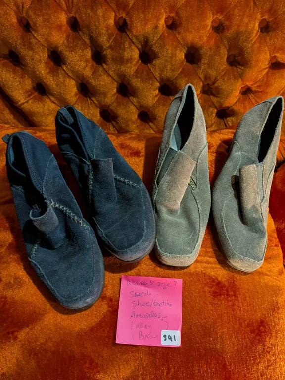 Women’s boot/shoe size 7. Grey and navy suede.