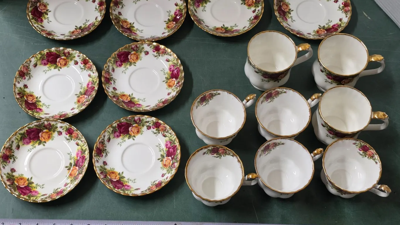 (8) Royal Albert Old Country Roses Bone China Cup and Saucer Sets