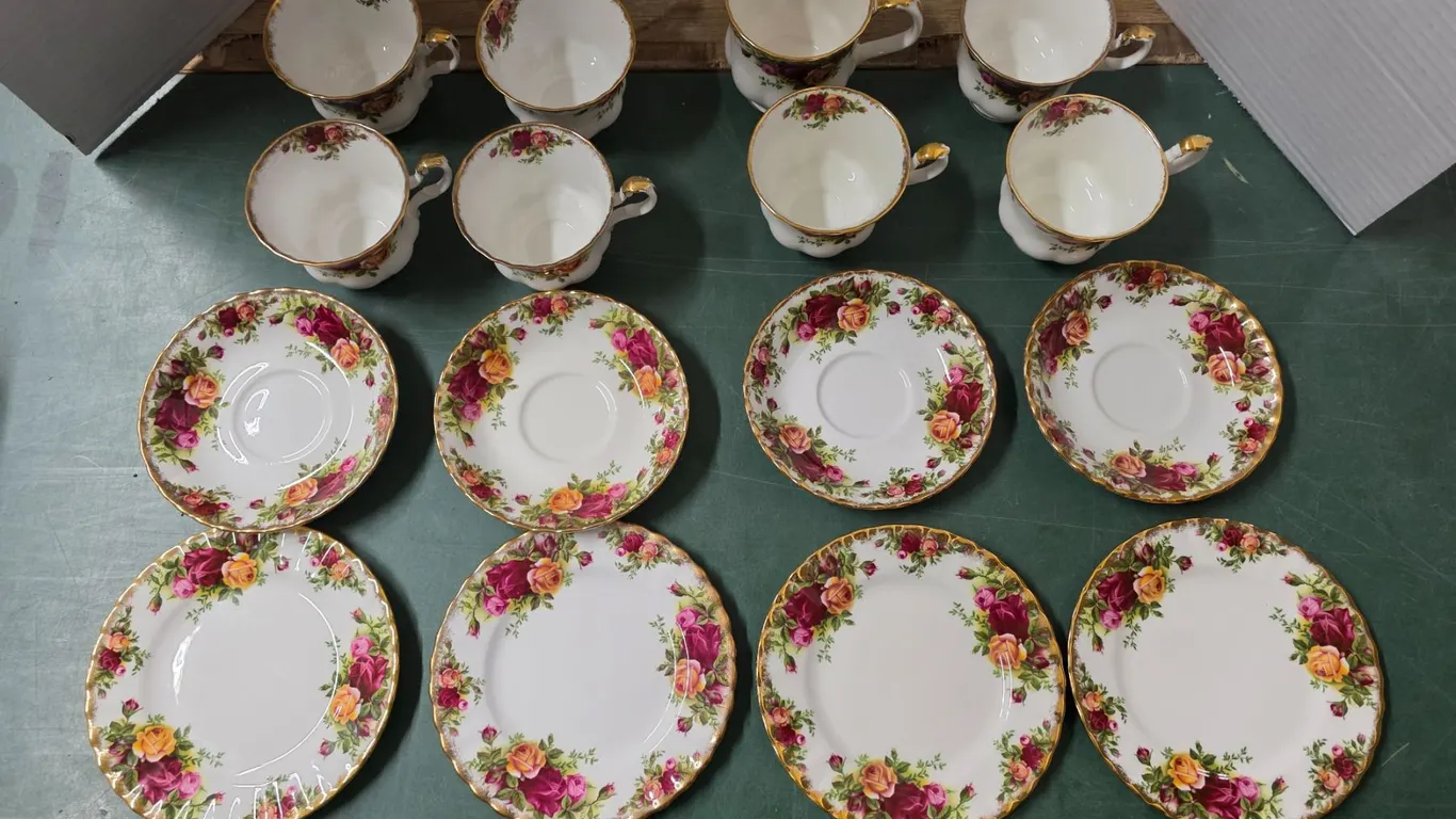 (8) Royal Albert Old Country Roses Bone China Cup and Saucer Sets