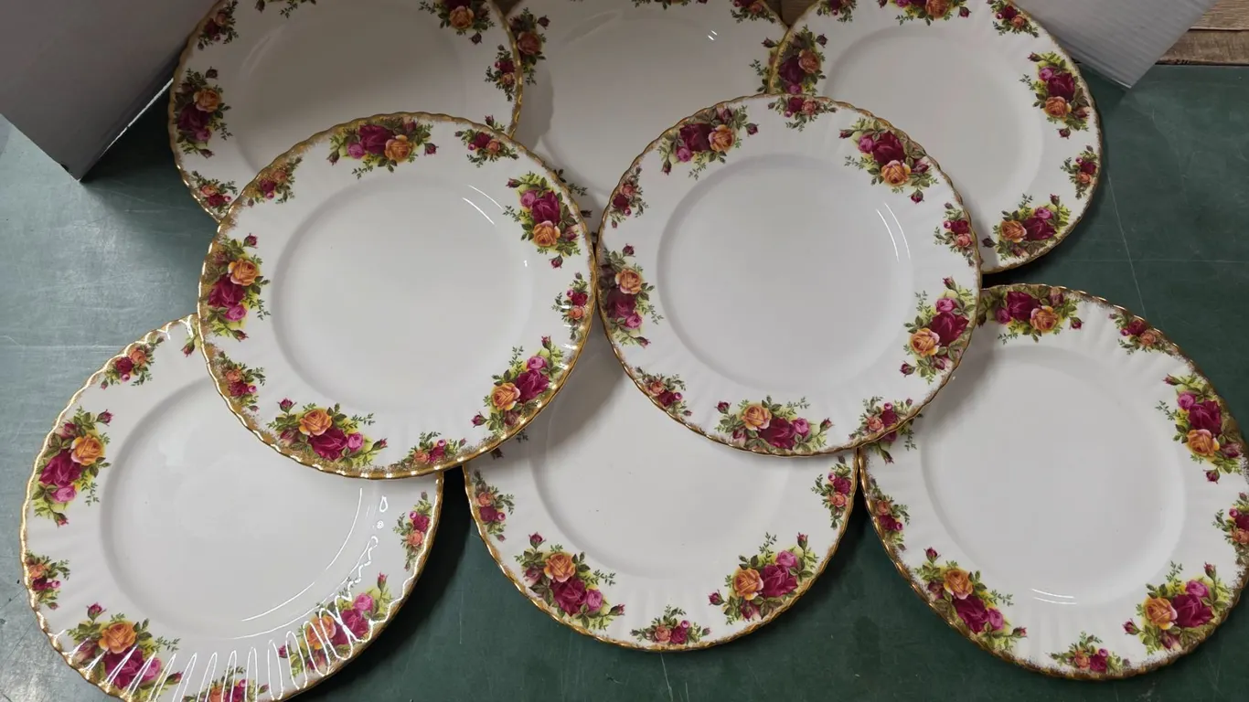 (8) Royal Albert Old Country Roses Bone China Dinner Plates, 10”