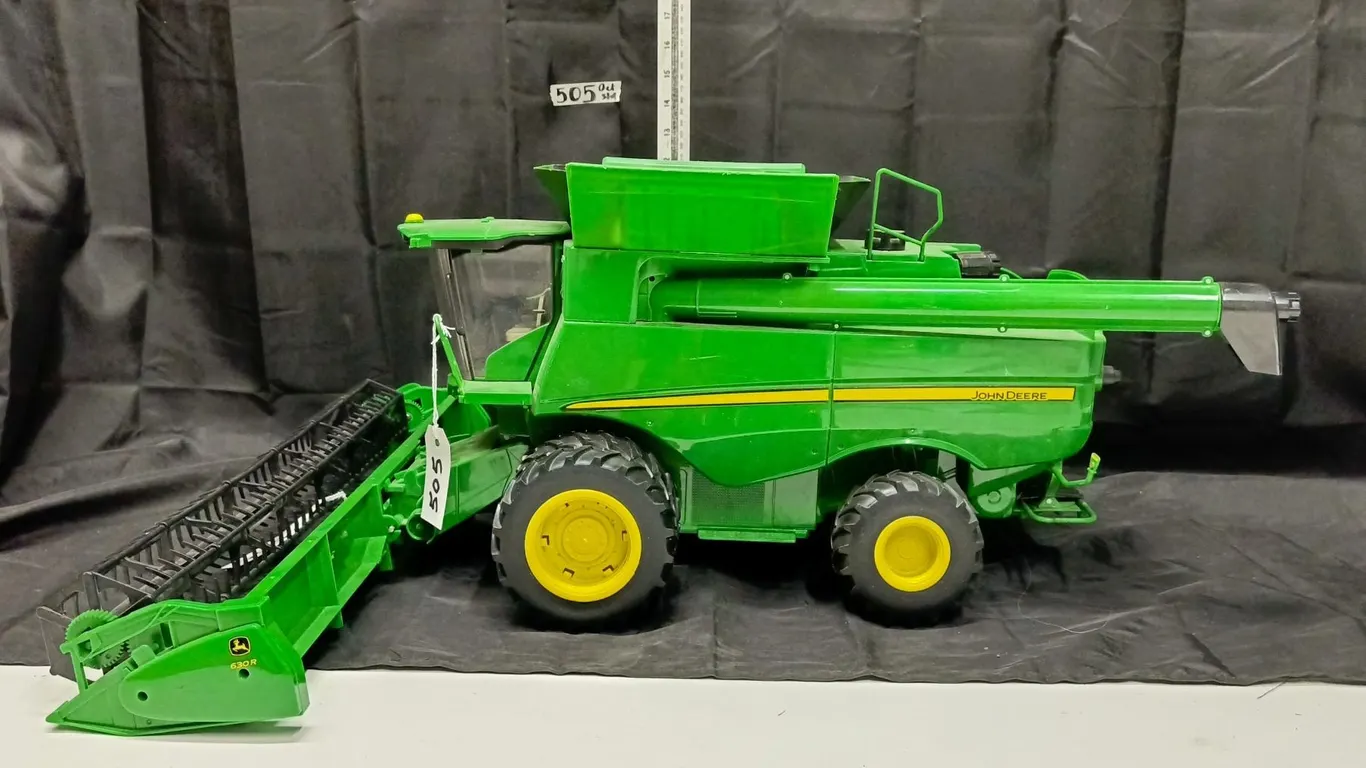 Large Ertl 5670 John Deere Toy Combine
