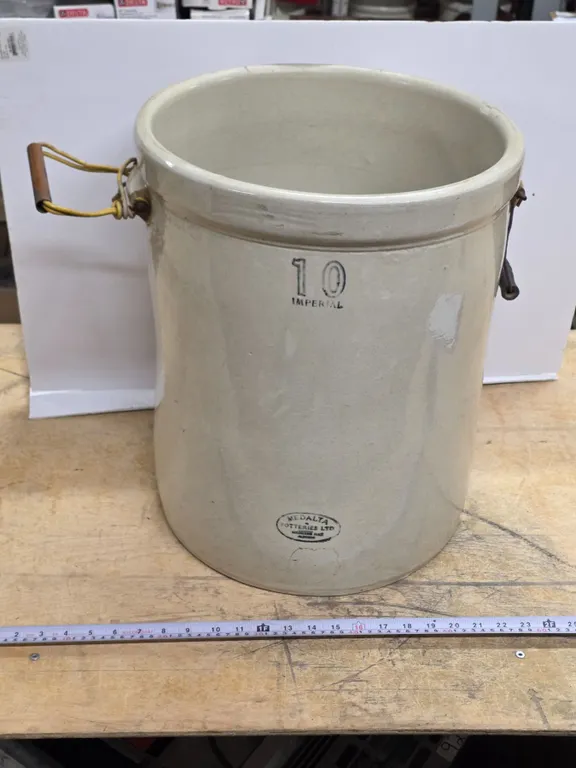 10-Gal Medalta Crock – No Cracks
