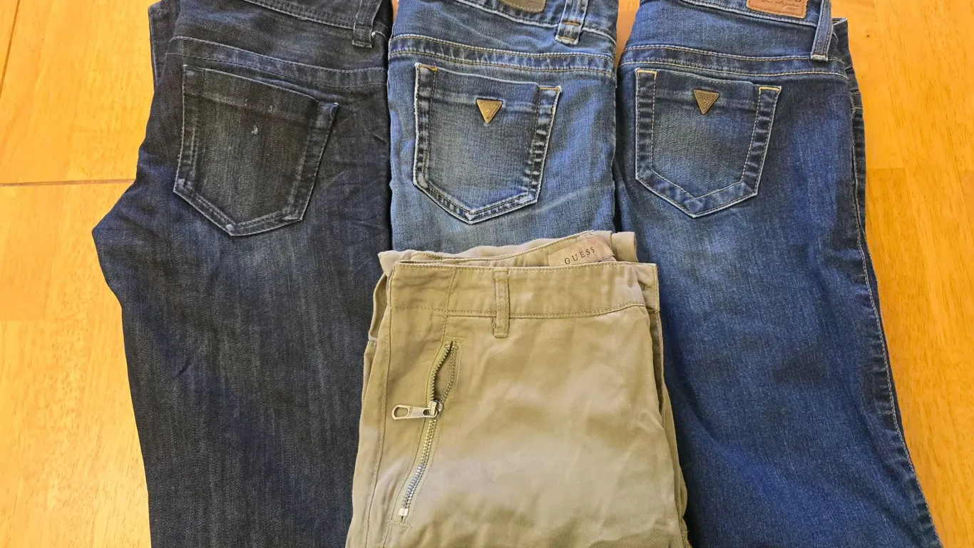 (4) Pairs Guess Ladies Jeans/Pants Good Condition - Size 25