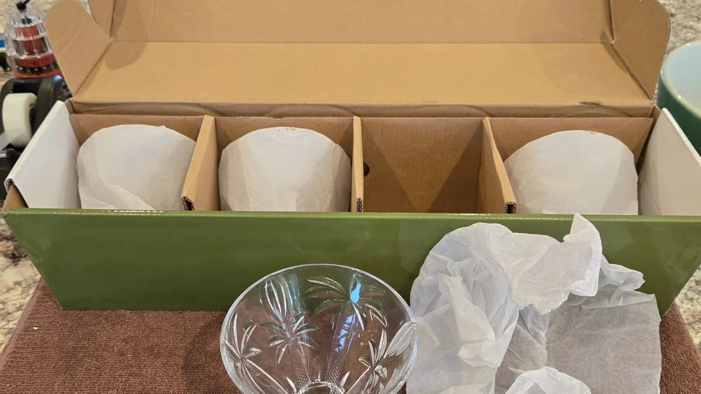 Godinger Shannon Crystal South Beach Palm dessert cup set. Four 8 oz. Dessert/ice cream cups. New in