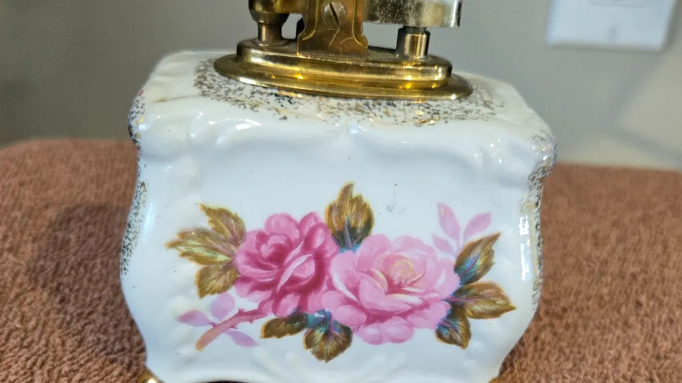 Vintage porcelain table top lighter, hand painted floral design. Marked ESD Japan, 21546. Beautiful
