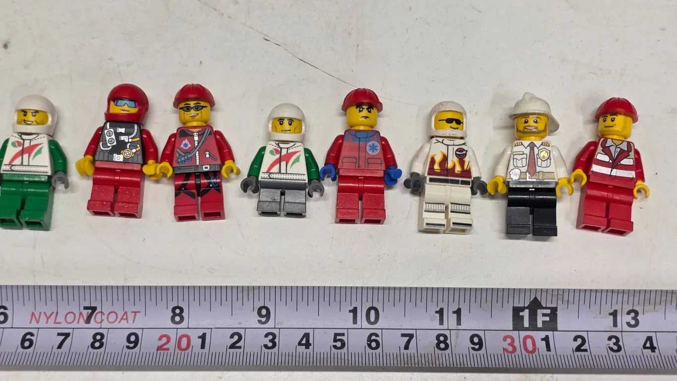 Lot of 8 brick based Mini Figures