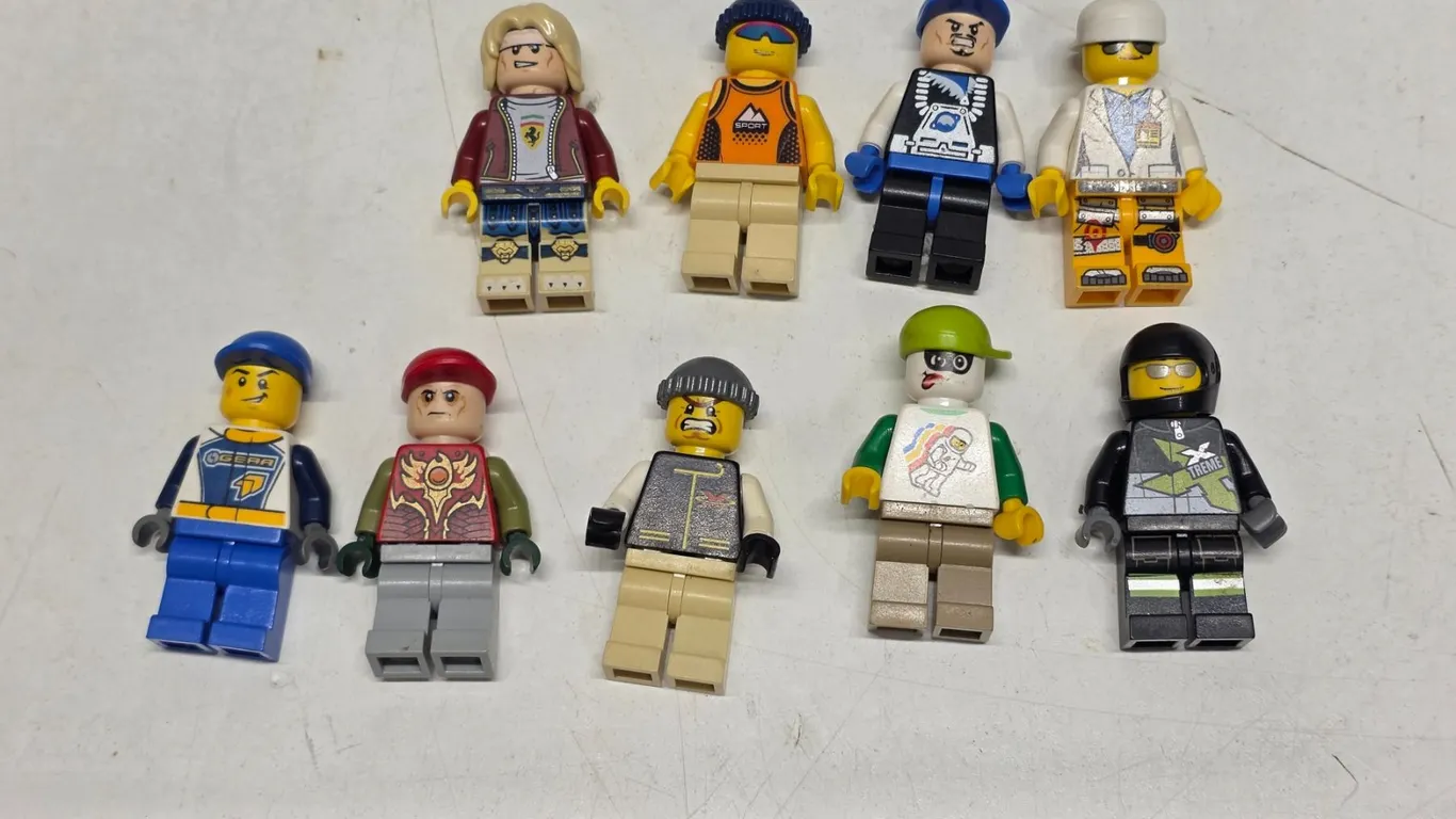 Lot of 9 brick based Mini Figures