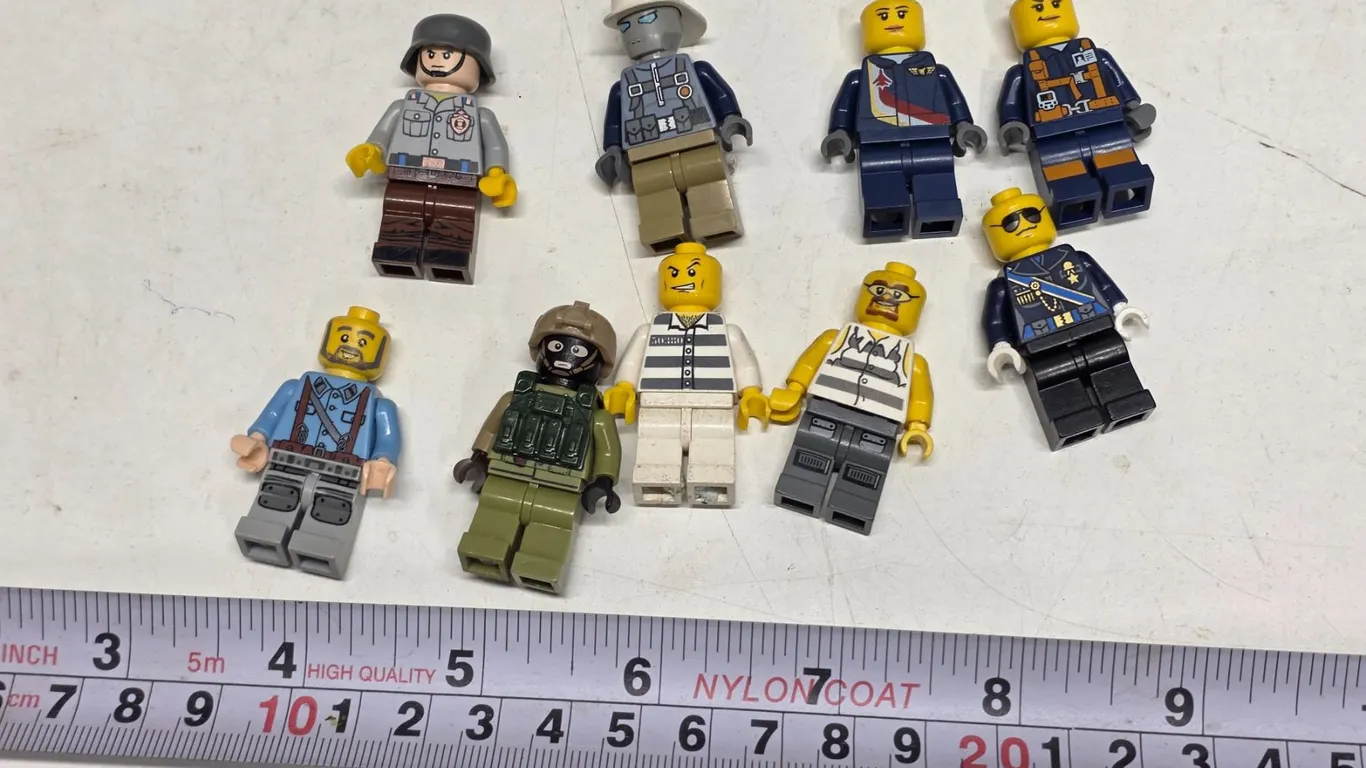 Lot of 9 based Mini Figures