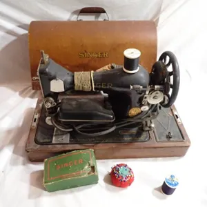 Singer Sewing Machine With Case+