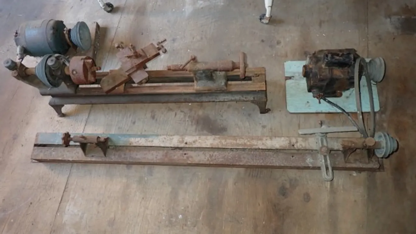 Various Lathes and Vise