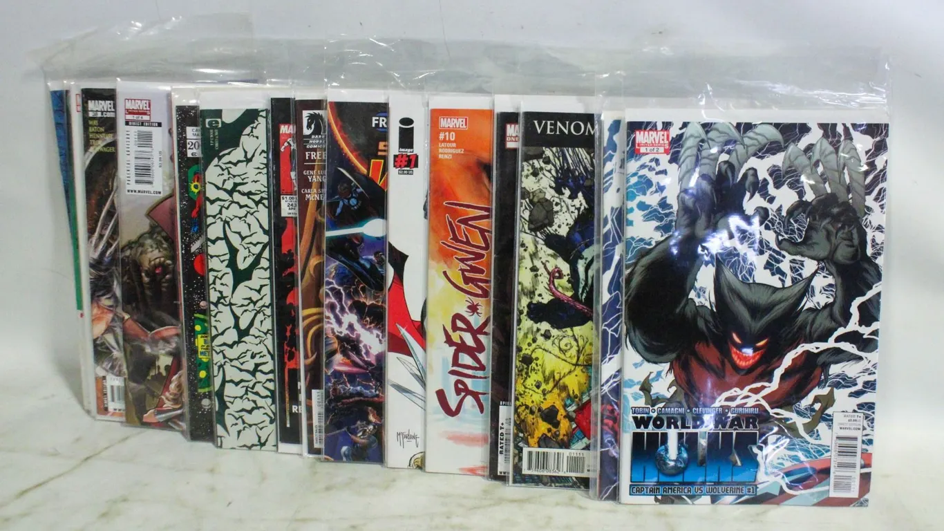 17 ASSORTED COMIC BOOKS BAGGED &