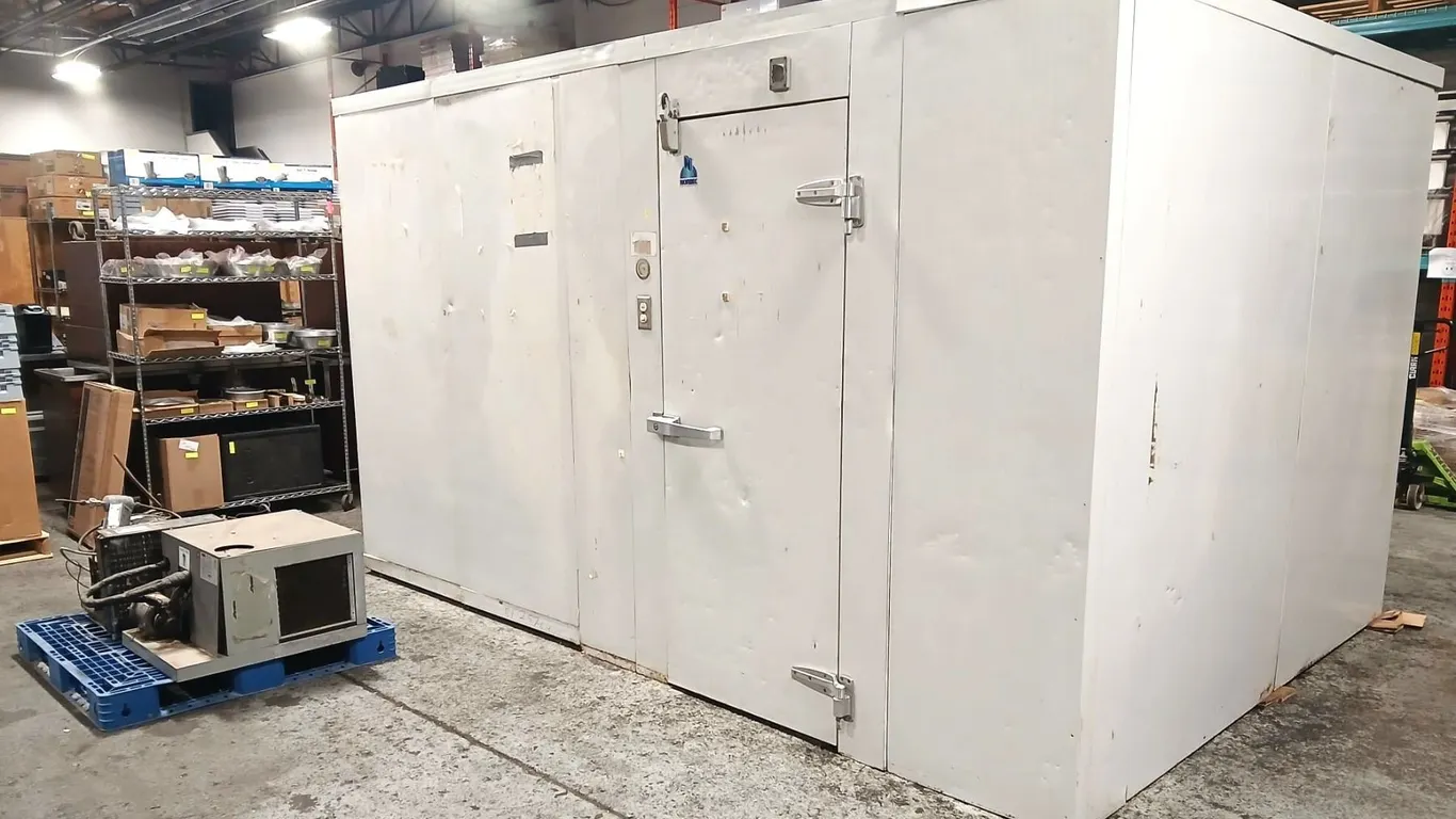 9' x 12' COMBINATION WALK IN COOLER & FREEZER