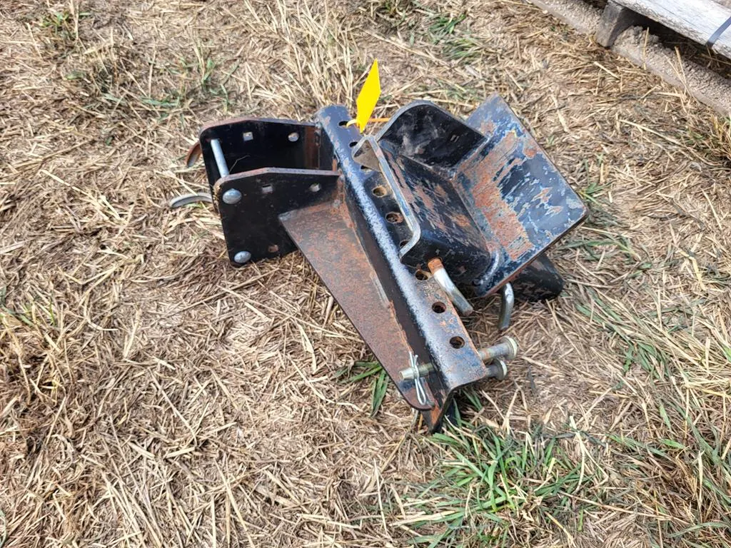 (2) Header Trailer Brackets