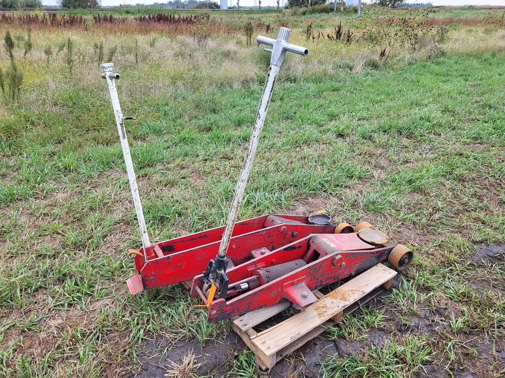 (2) Long Jacks