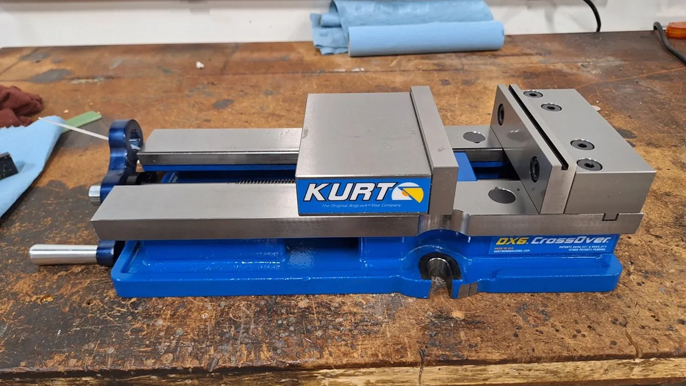 Kurt DX6 6" Crossover Machine Vise, Serial 042487