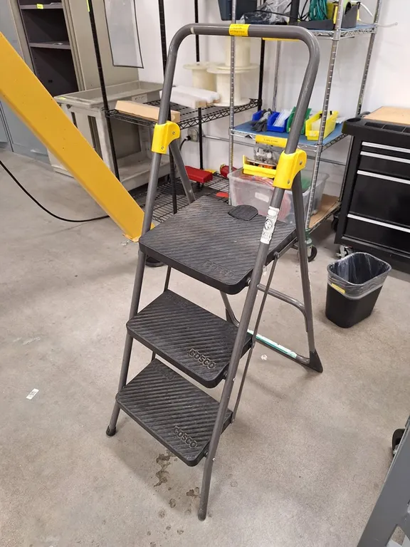 Cosco Step Ladder, 32" Top