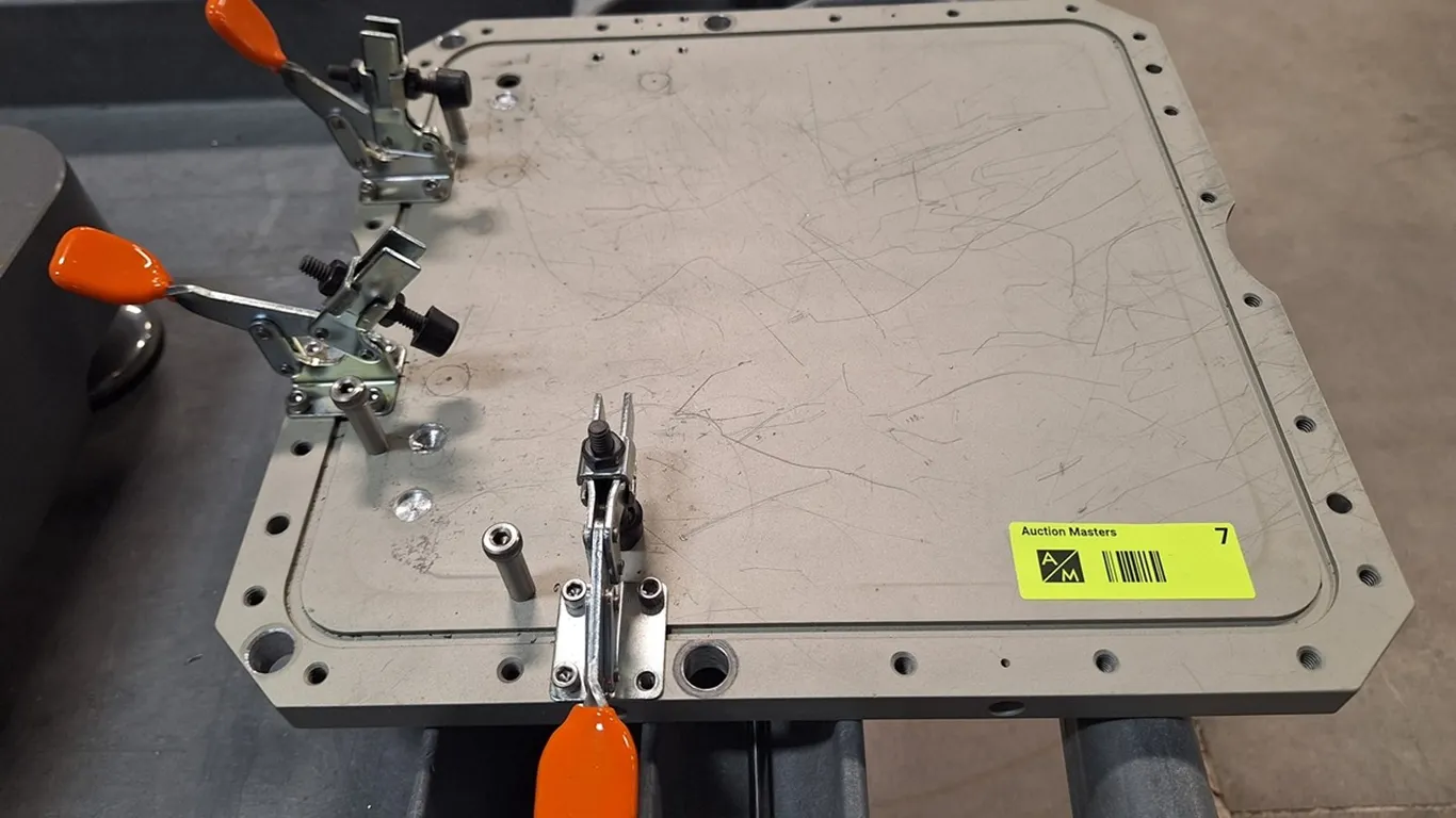 Inspection Plate with Clamps, 14"x14"