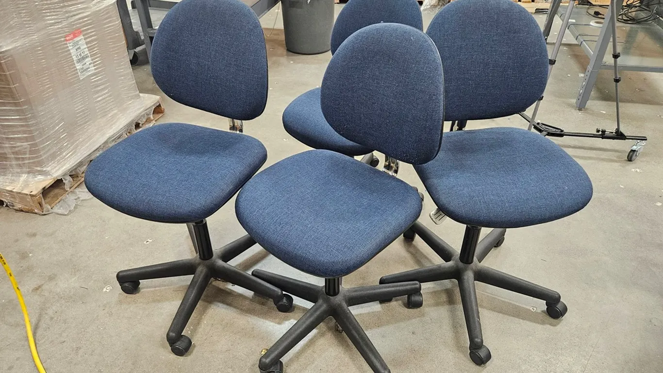 4 Office Chairs on Wheels