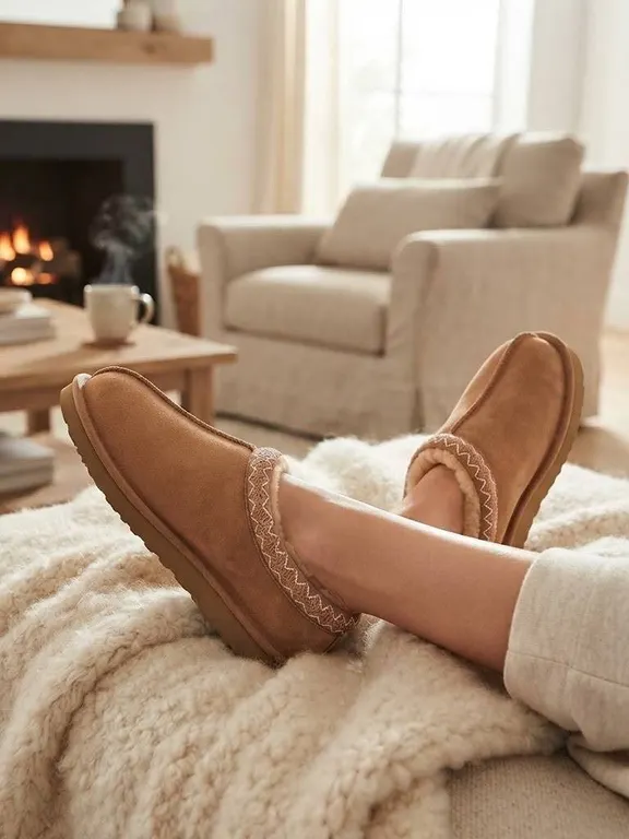 Shearling Lined Suede Slippers Size US Ladies 9 Mens 8