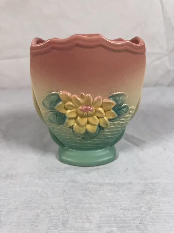 Hull Pottery Water Lily Vase