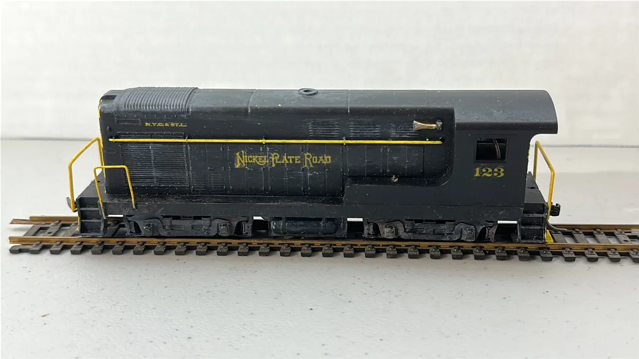 HO Scale Nickel Plate Road Train Engine
