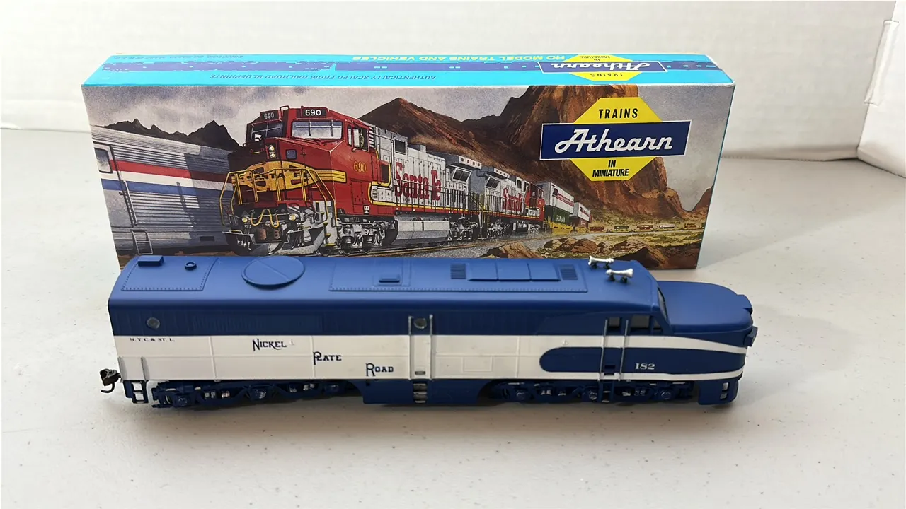 HO Scale Nickel Plate Road Train Engine