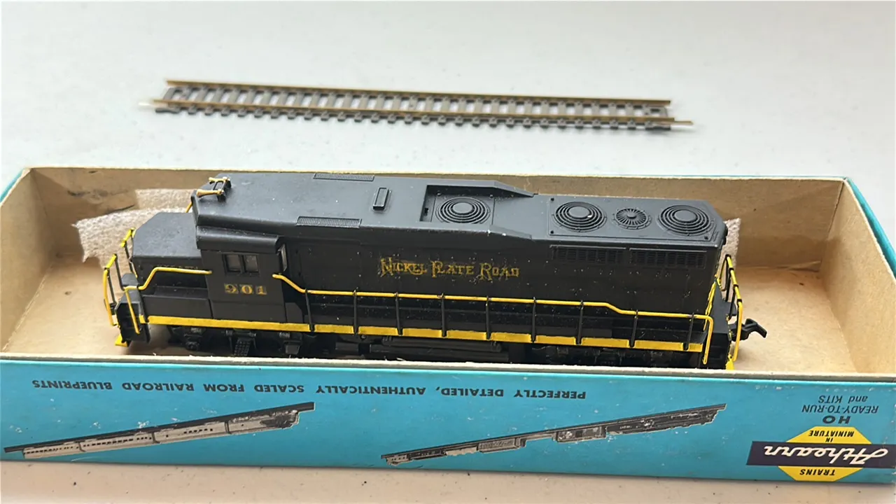 Used HO Scale Nickel Plate Road Train Engine
