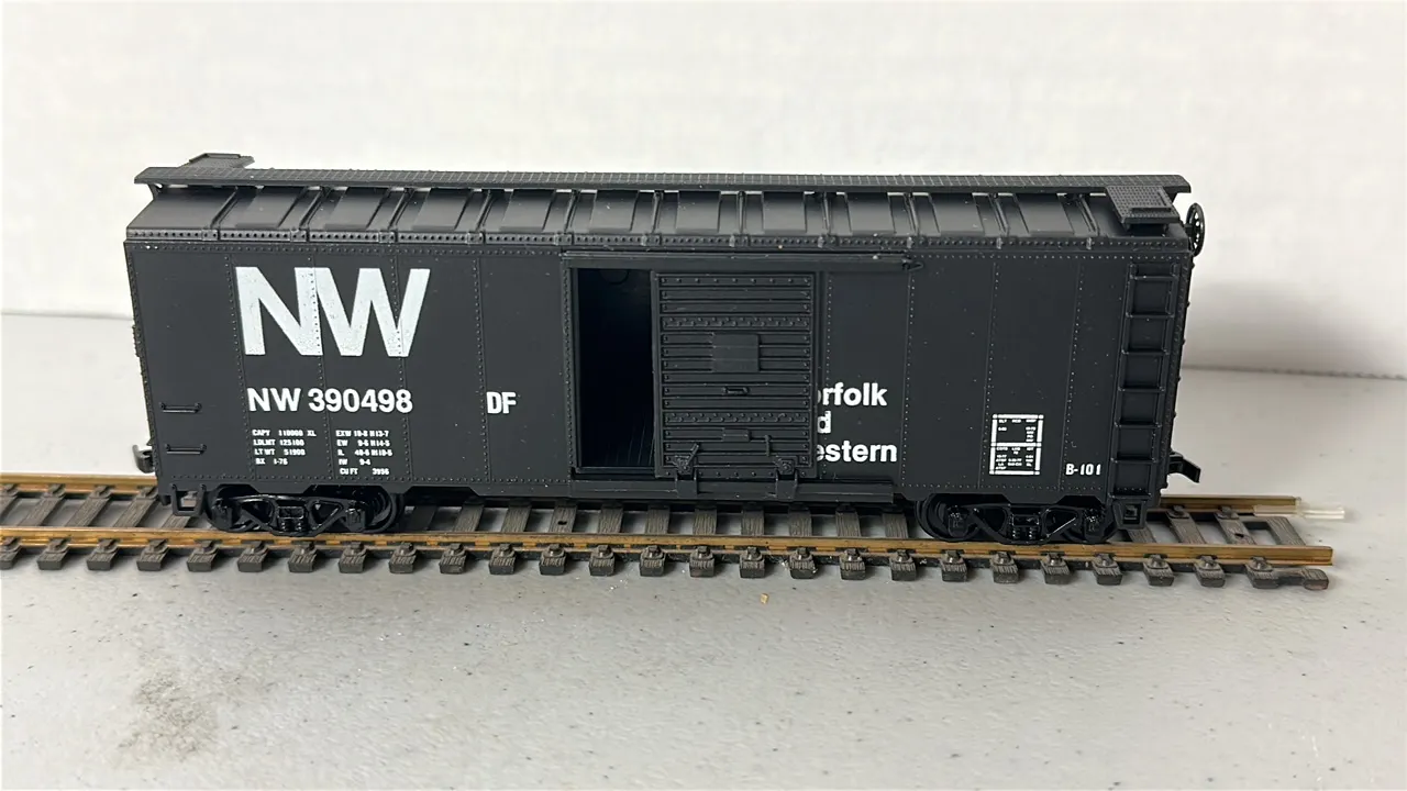 HO Scale Norfolk and Western Boxcar