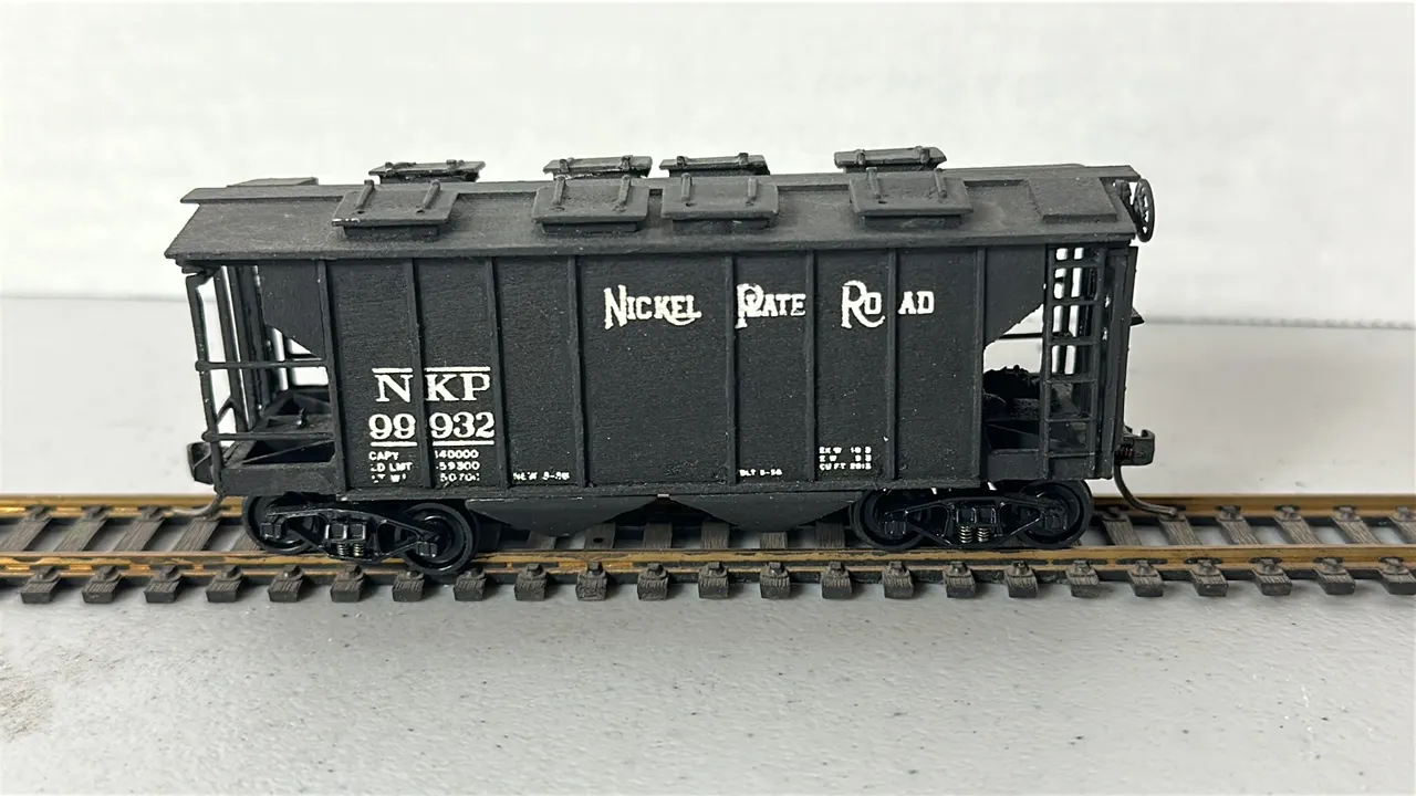 HO Scale NKP Nickel Plate Road Covered Hopper Car