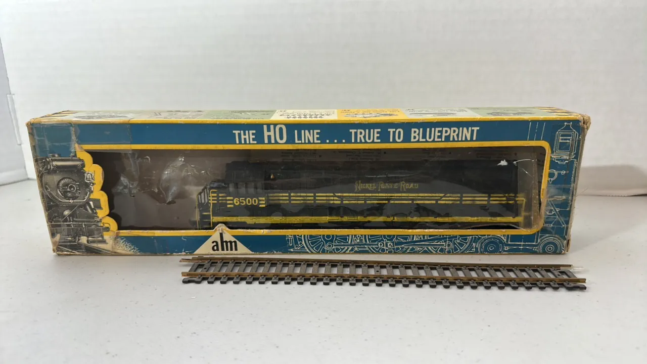 Used HO Scale Nickel Plate Road Train Engine
