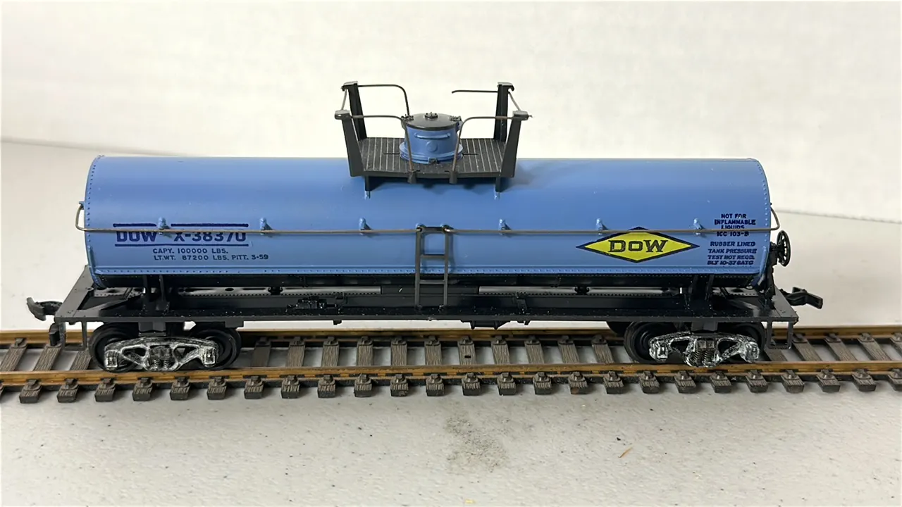 HO Scale DOW Tanker Rail Car