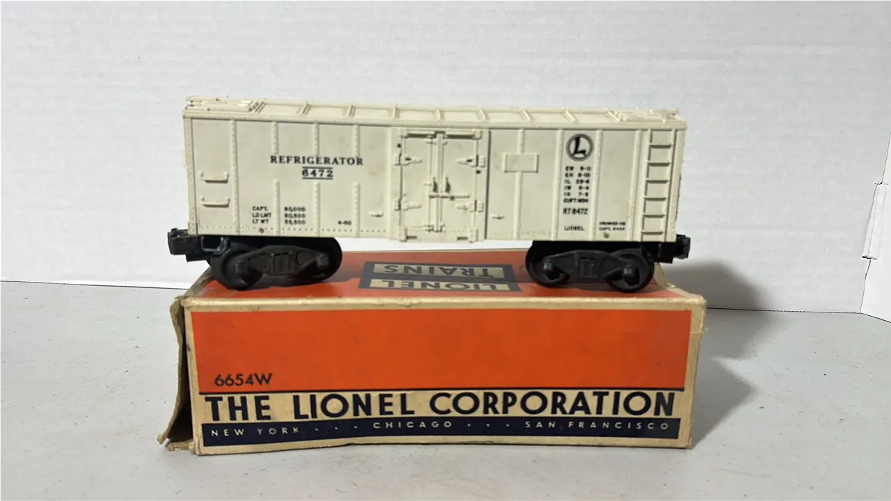 Lionel O Scale Refrigerator Box Car - Plastic