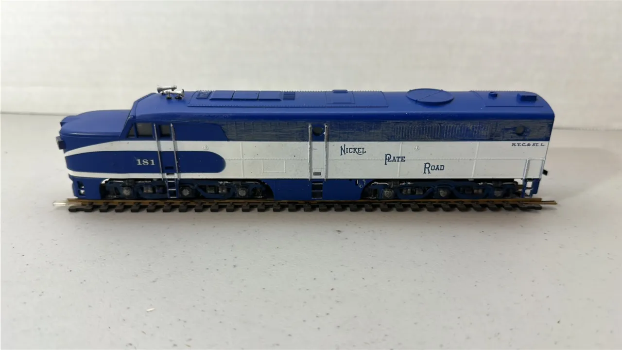 Used HO Scale Nickel Plate Road N.Y.C & ST. L. Train Engine