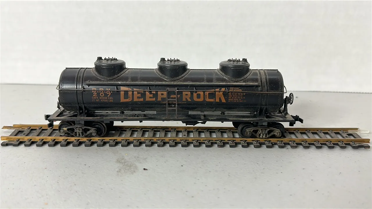 HO Scale Deep-Rock Tanker Rail Car