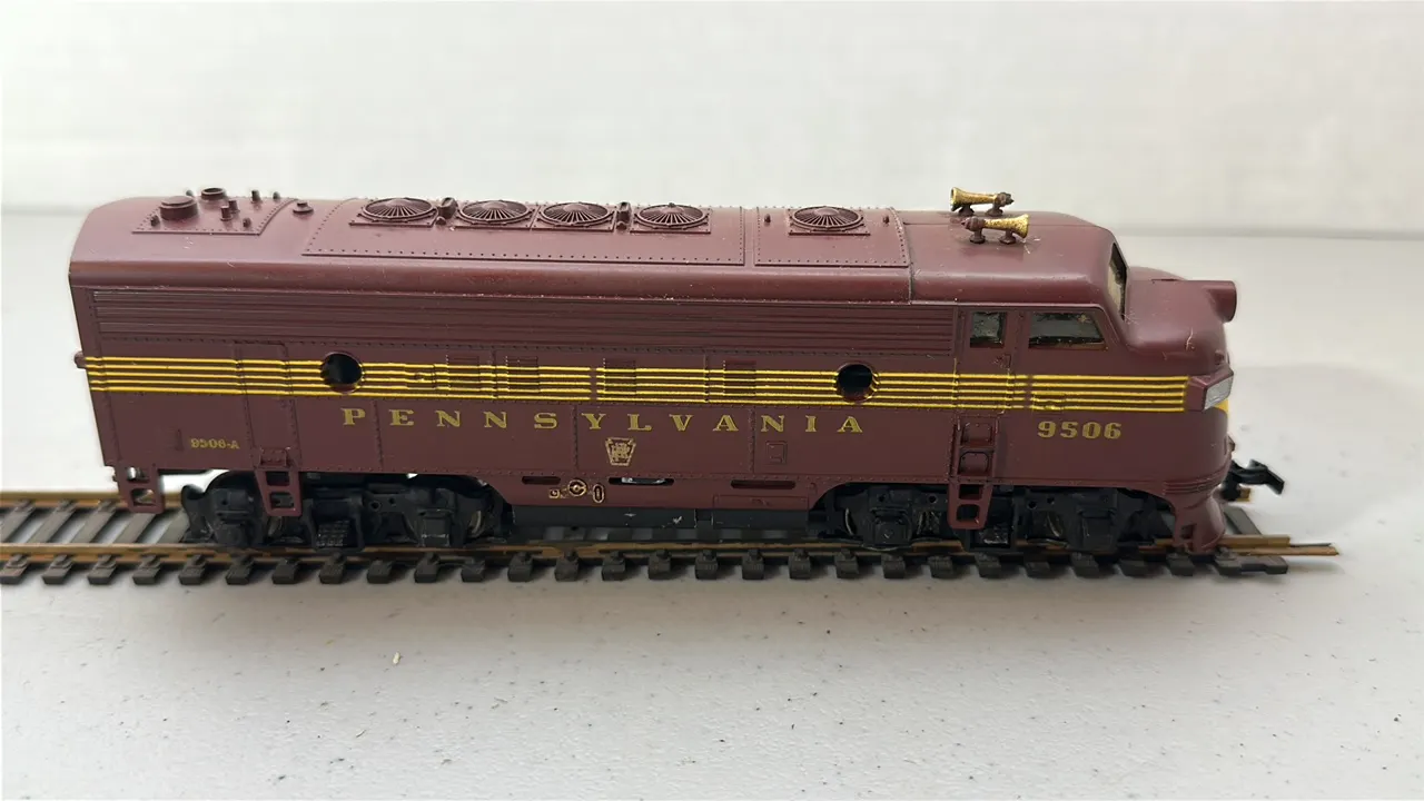 Used HO Scale Pennsylvania # 9506 Train Engine
