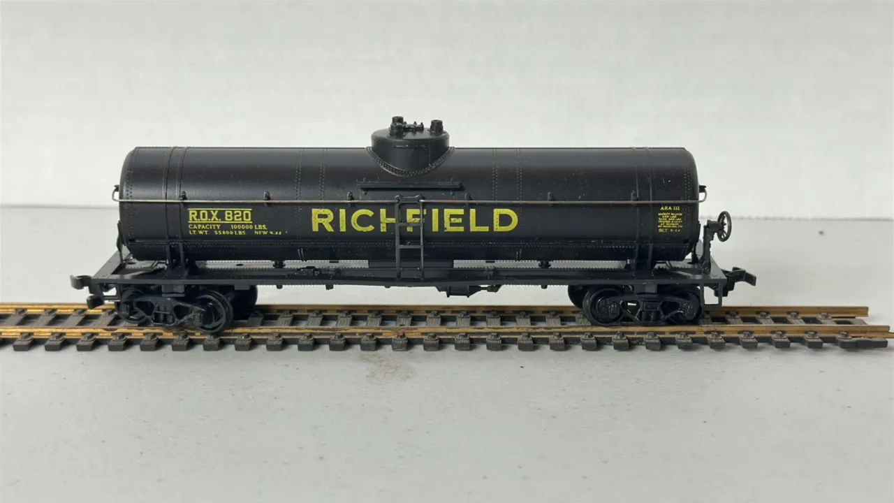 HO Scale Richfield Tanker Rail Car
