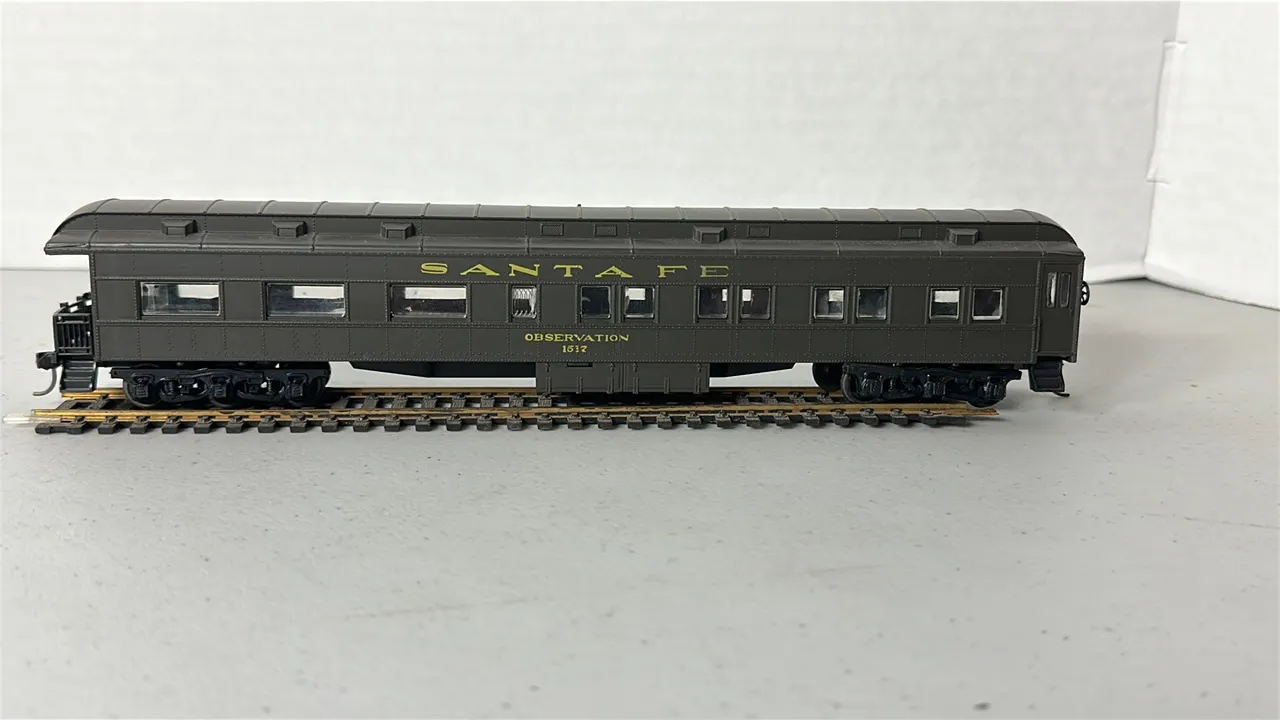HO Scale Santa Fe Observation Rail Car