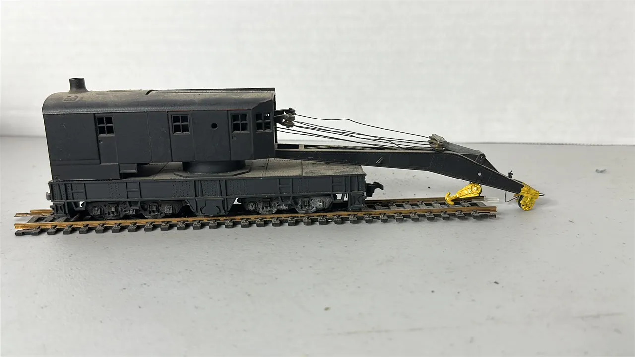 HO Scale Steam Crane on Rail Car