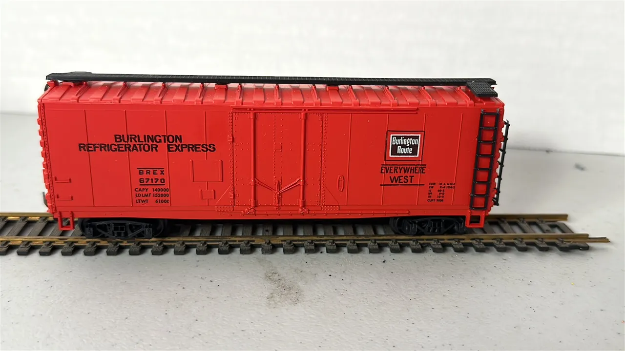 HO Scale Burlington Refrigerator Express Boxcar