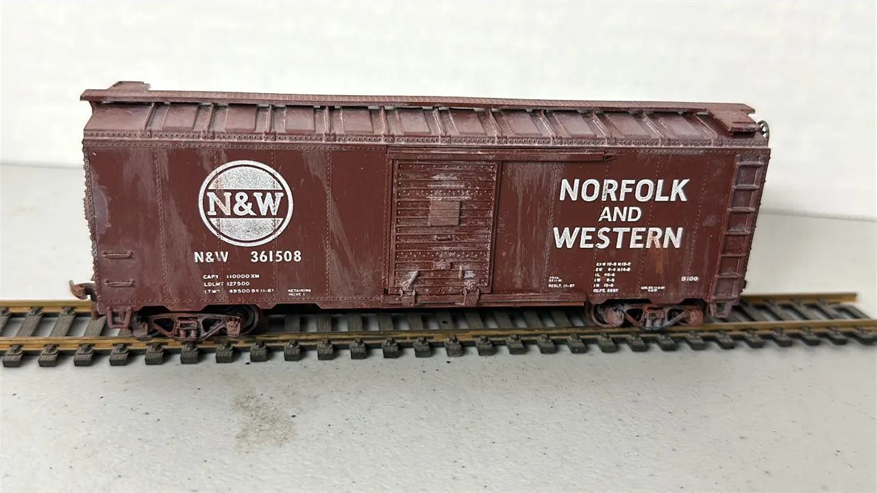 HO Scale Norfolk and Western Rail Boxcar