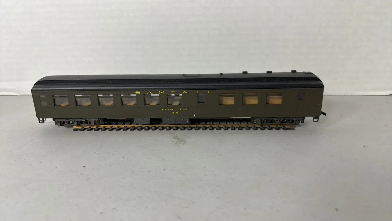 HO Scale Santa Fe Dining Car