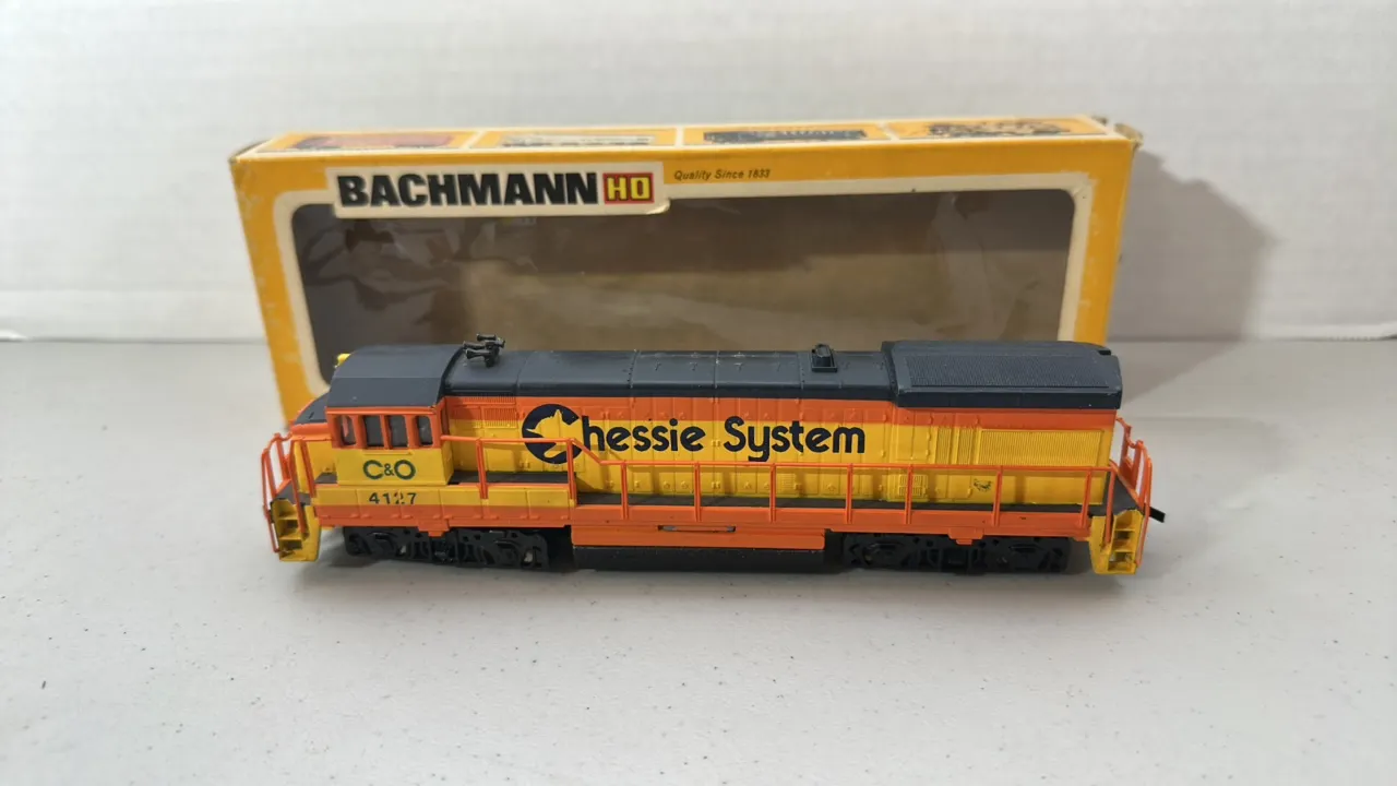 Bachmann HO Scale Chessie System Train Engine