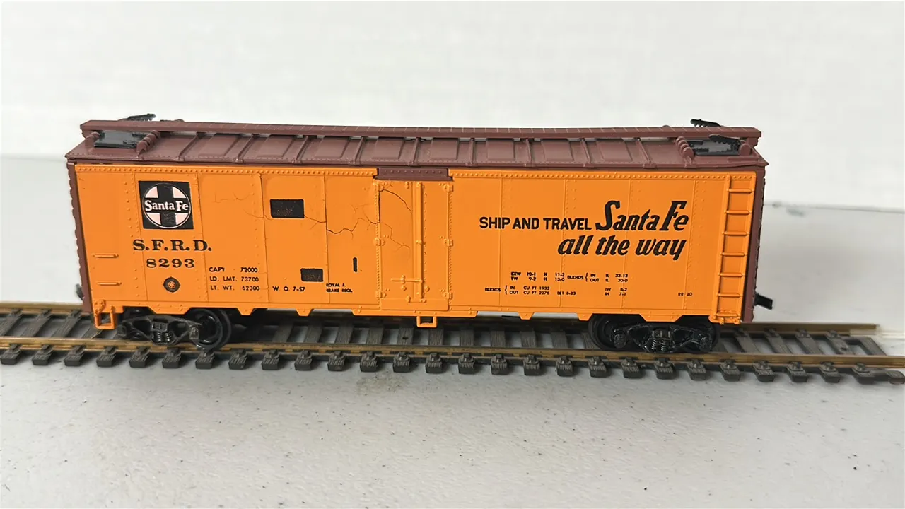 HO Scale Santa Fe Super Chief Boxcar