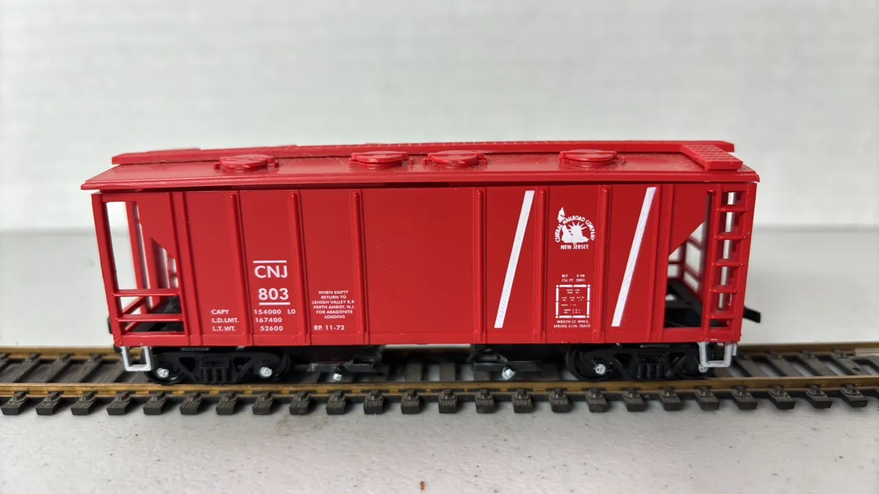 HO Scale Covered Hopper Rail Car