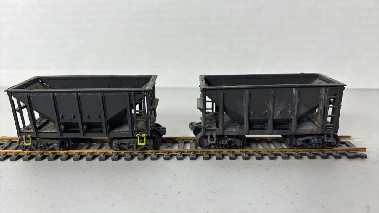(2)- Ho Scale Roundhouse Ore Cars