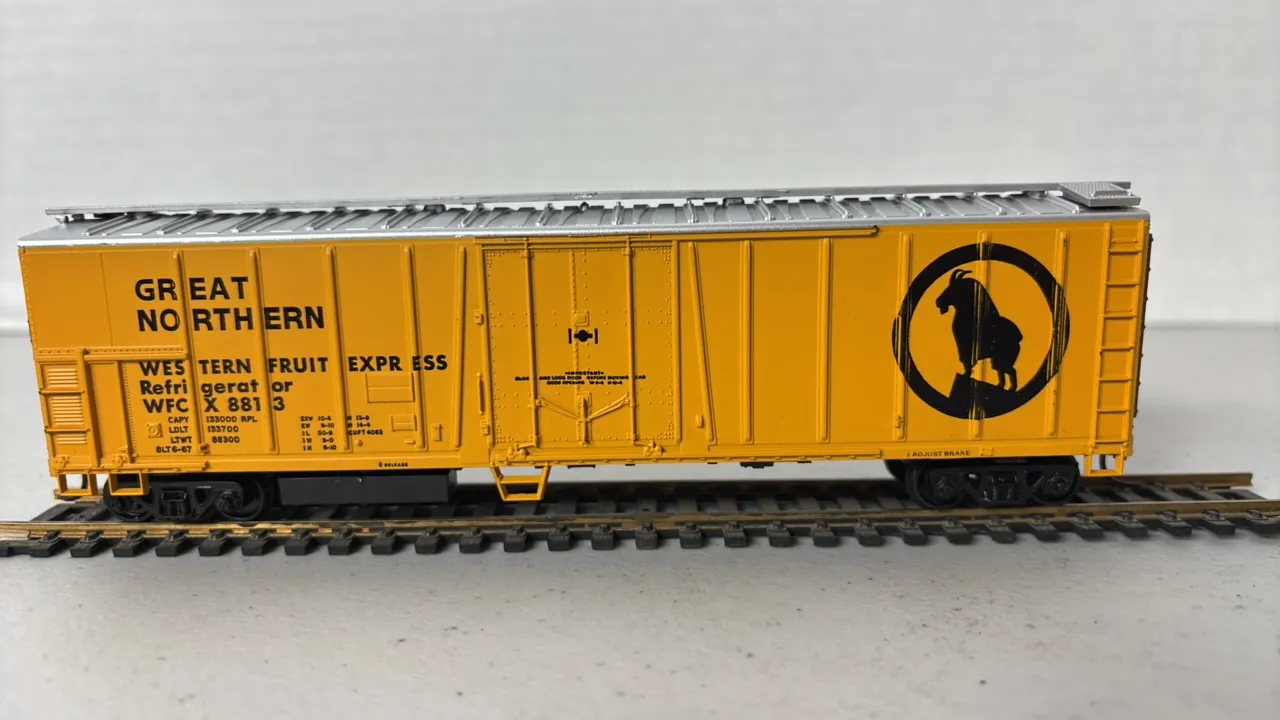HO Scale Great Northern Boxcar